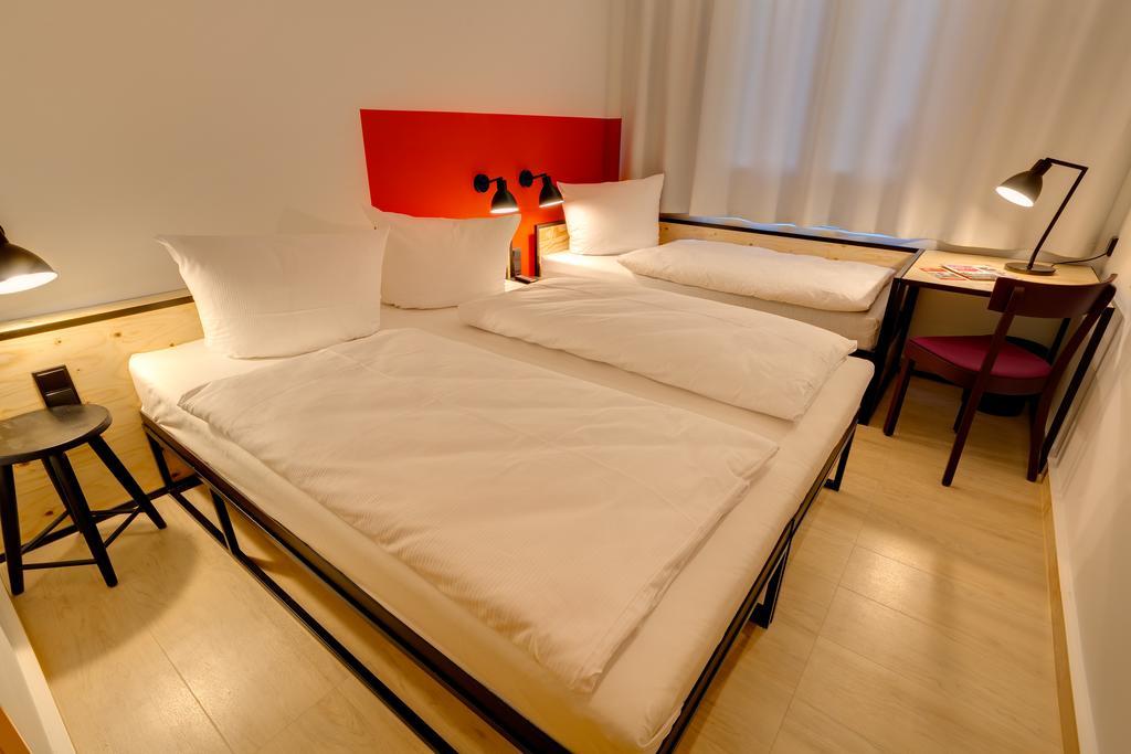 Meininger Hotel Leipzig Hauptbahnhof Szoba fotó